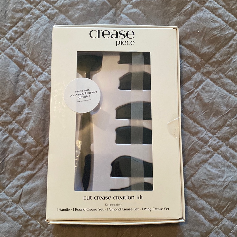 Crease piece get the perfect eyeliner and eyeshadow! New - never used